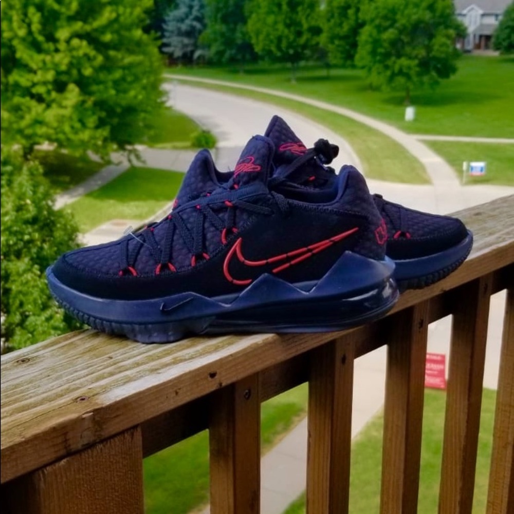 Lebron XVII Low